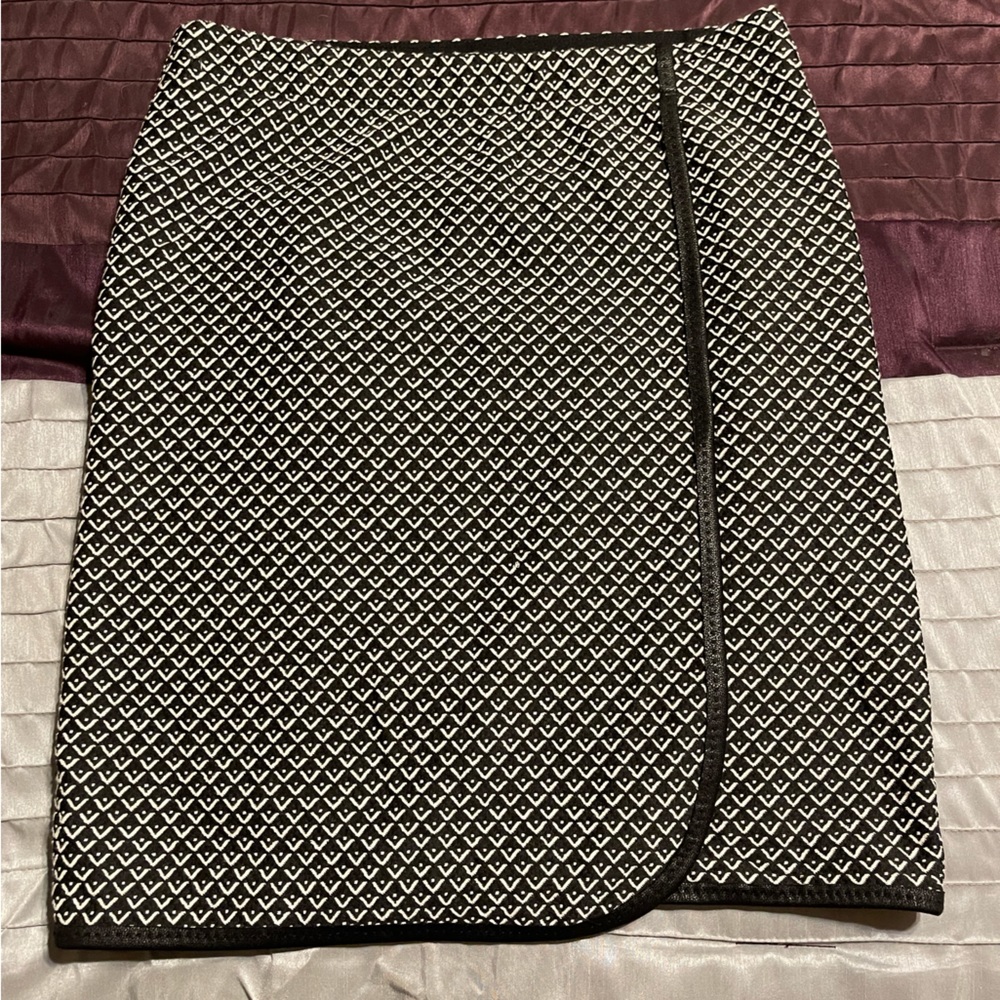 Knee Length Black & White Skirt